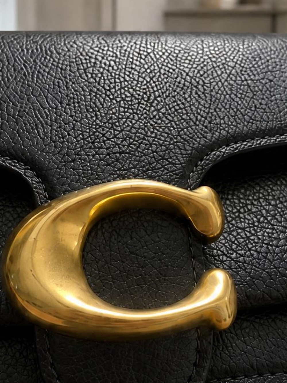 Coach Black Leather Shoulder Bag with Gold 'C' Hardware - Picture 3 of 6